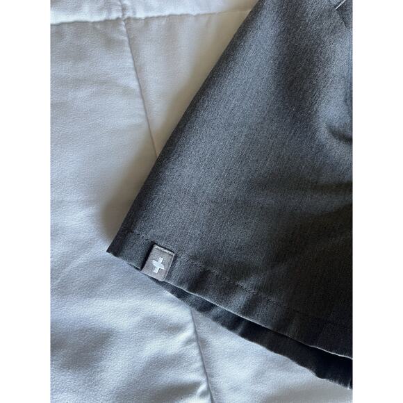 FIGS Catarina One-Pocket Scrub Top in Graphite Gray size Women's X Small - Picture 10 of 10